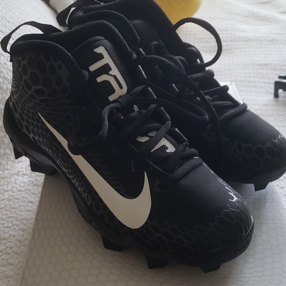 New Boys Nike Baseball cleats